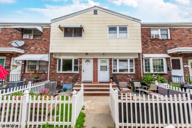 34 Waldo Ave, Jersey, NJ 07306 Main Photo