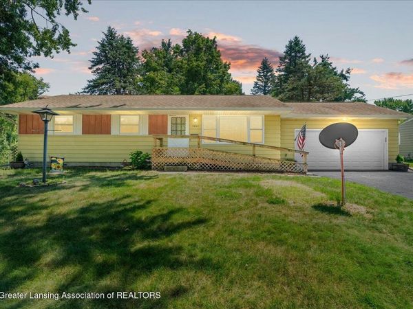 4089 N Pine Dell Drive, Lansing, MI 48911