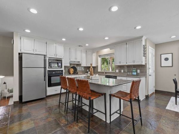 2370 E QUAIL RUN CIR , Sandy, UT 84093