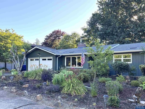 3870 Saxon Dr S, Salem, OR 97302