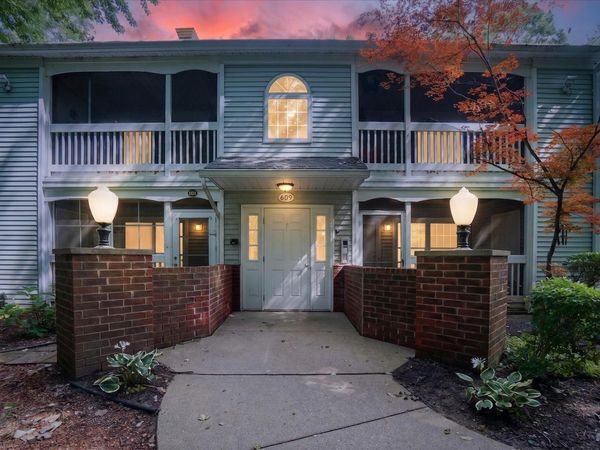 609 Curzon Court, Unit 203, Howell, MI 48843