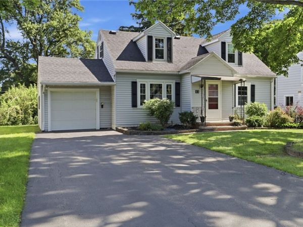 32 Traymore Road, Rochester, NY 14609