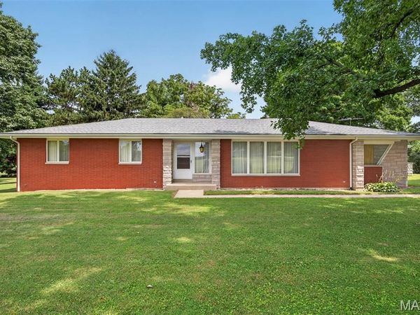 11405 Lake Road, Highland, IL 62249