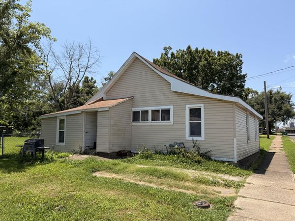 434 E Front Street , Mountain Grove, MO 65711