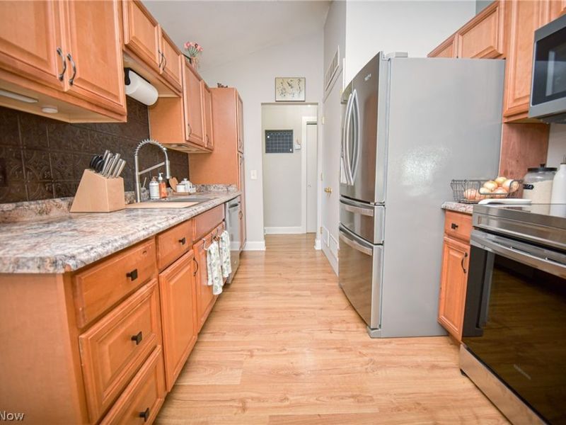 525 Abbyshire Drive, Berea, OH 44017 Photo 13