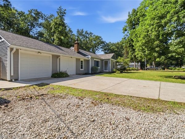 6024 Louis , North Olmsted, OH 44070