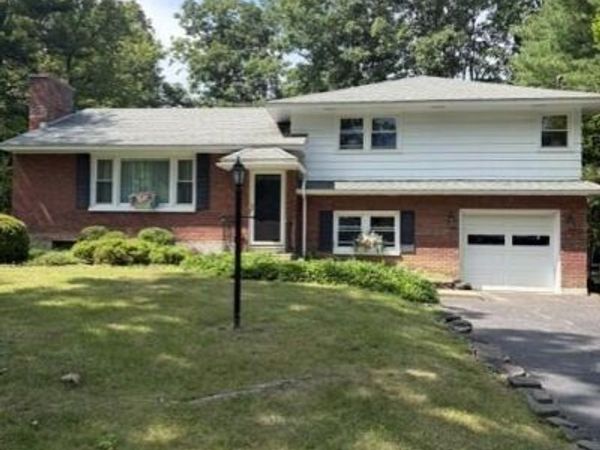 2455 Brookshire Drive, Niskayuna, NY 12309