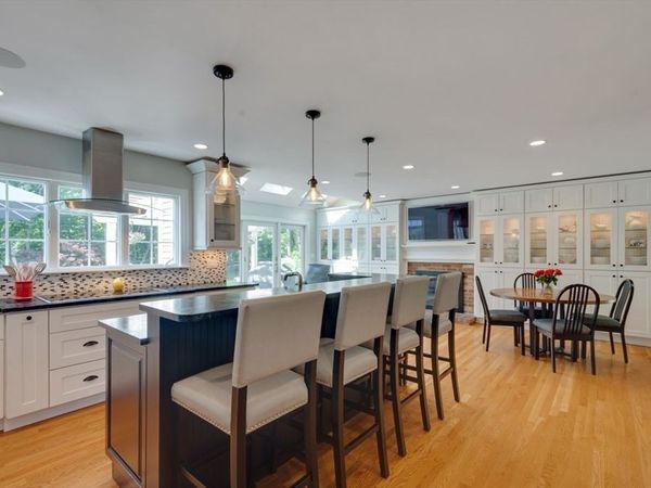 37 Spruce Rd, North Reading, MA 01864