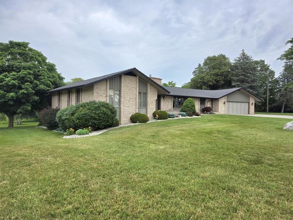 7290 Wingeier Avenue SE, Alto, MI 49302