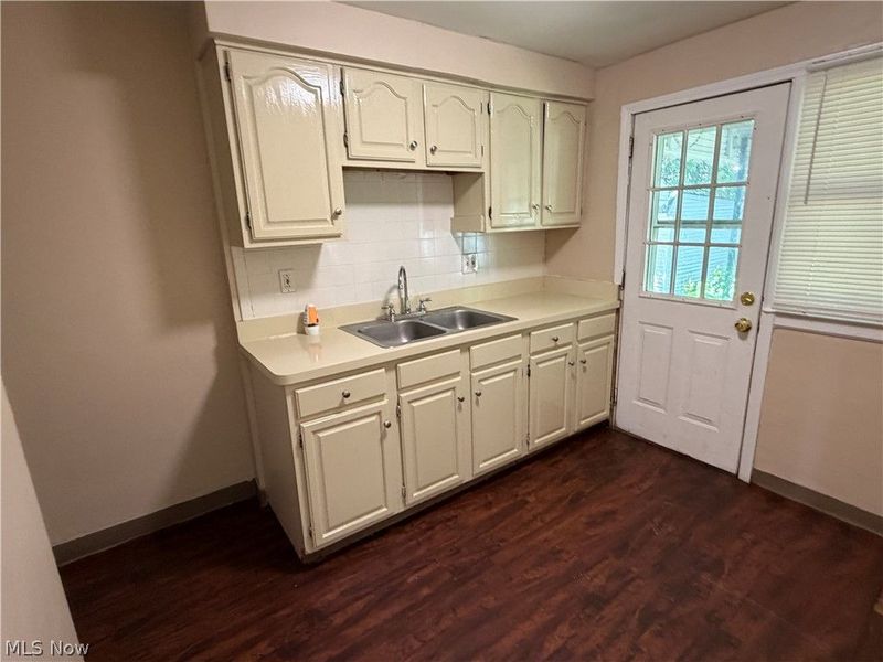 1540 E 256th Street, Euclid, OH 44132 Photo 8