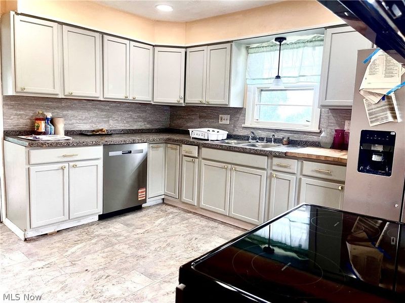 809 Delia Avenue, Martins Ferry, OH 43935 Photo 10