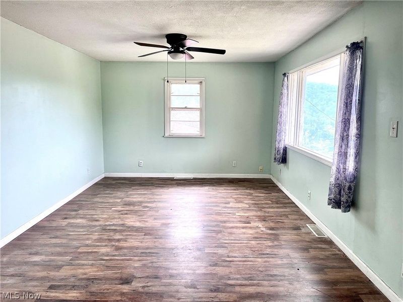 809 Delia Avenue, Martins Ferry, OH 43935 Photo 9