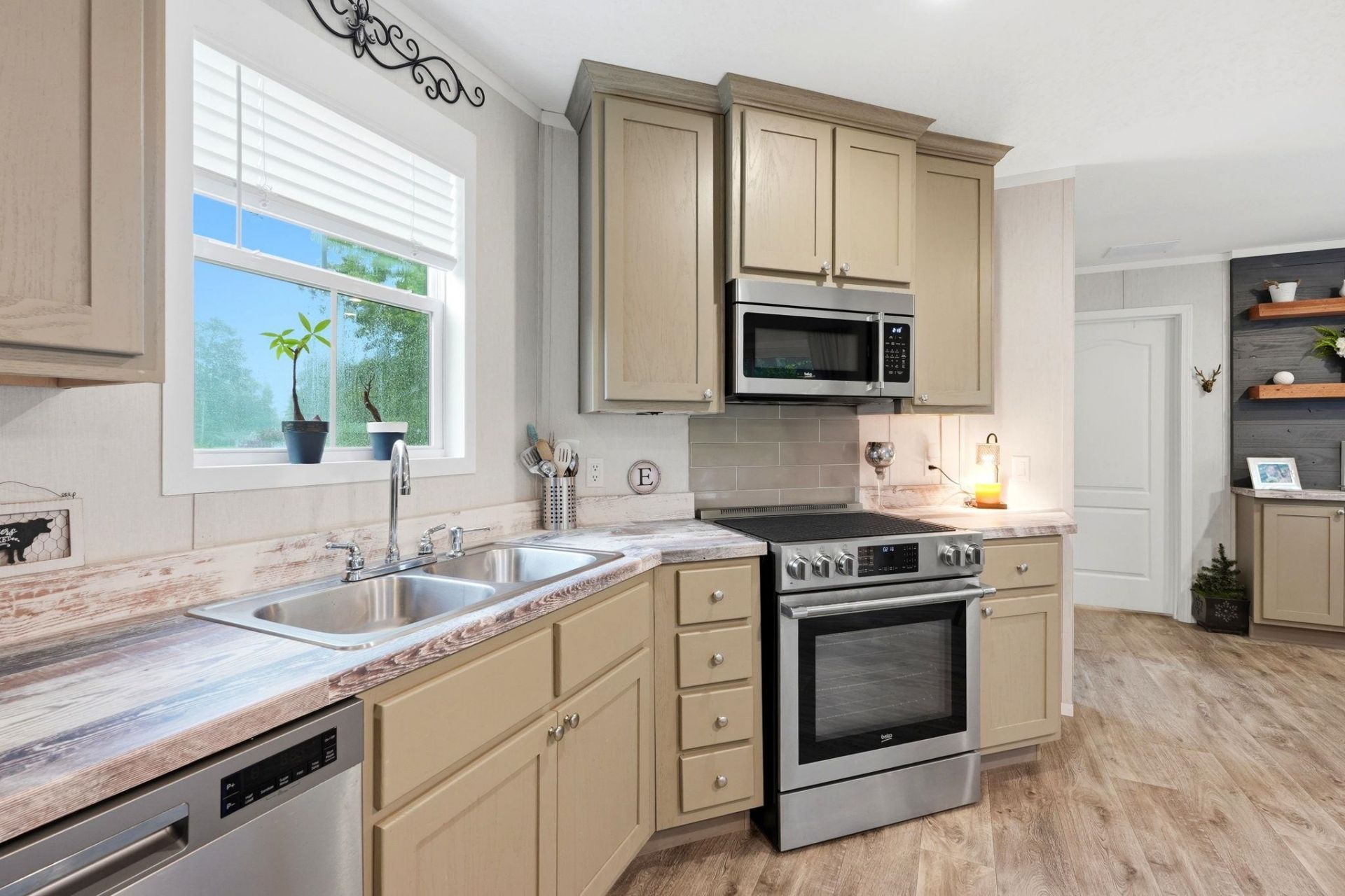 370 Edison Circle  Photo 10