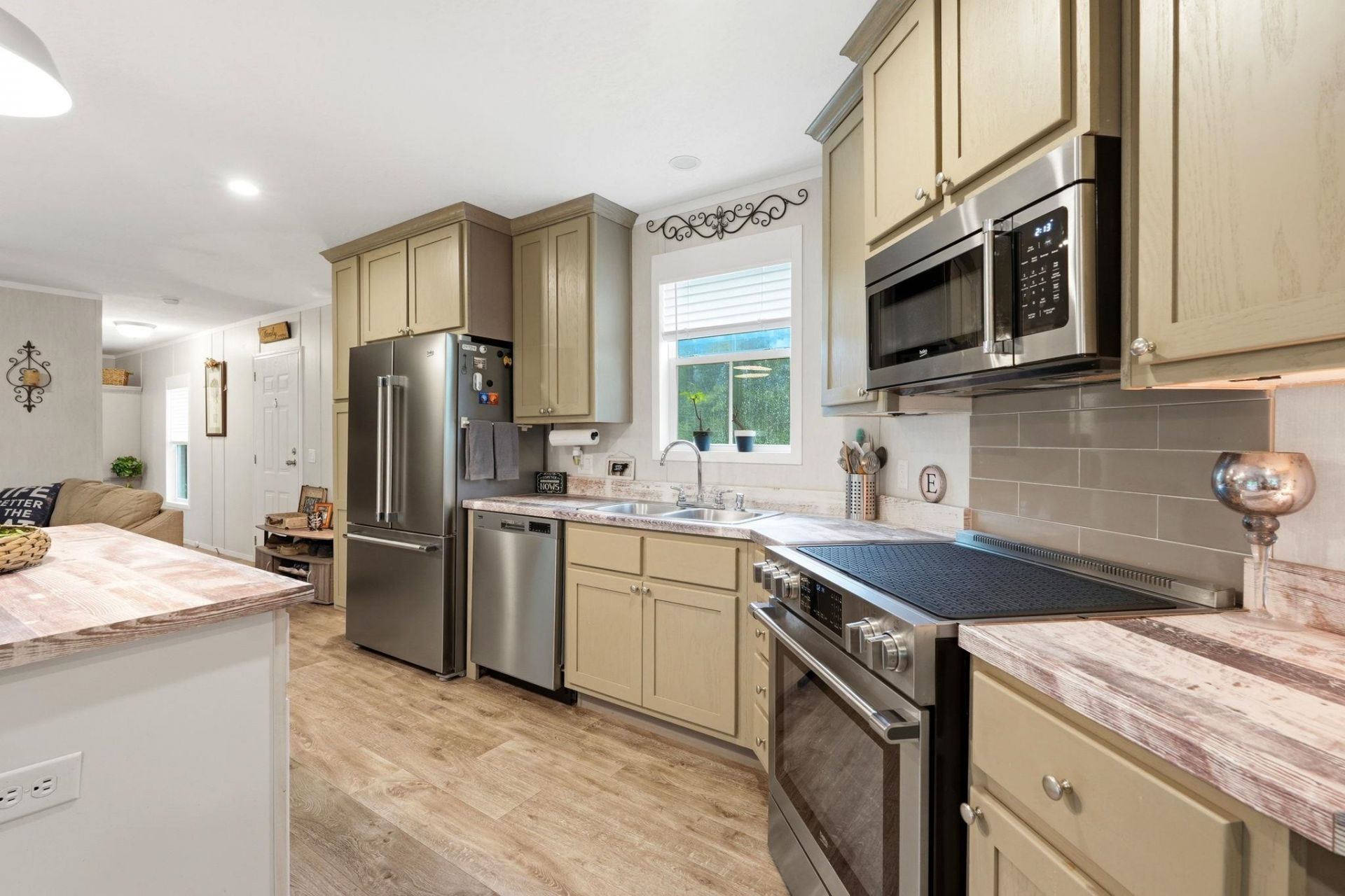 370 Edison Circle  Photo 12