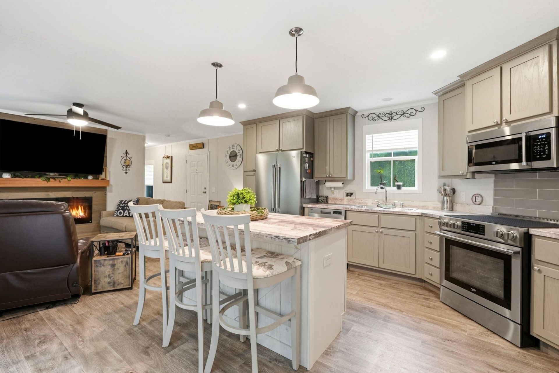 370 Edison Circle  Photo 13