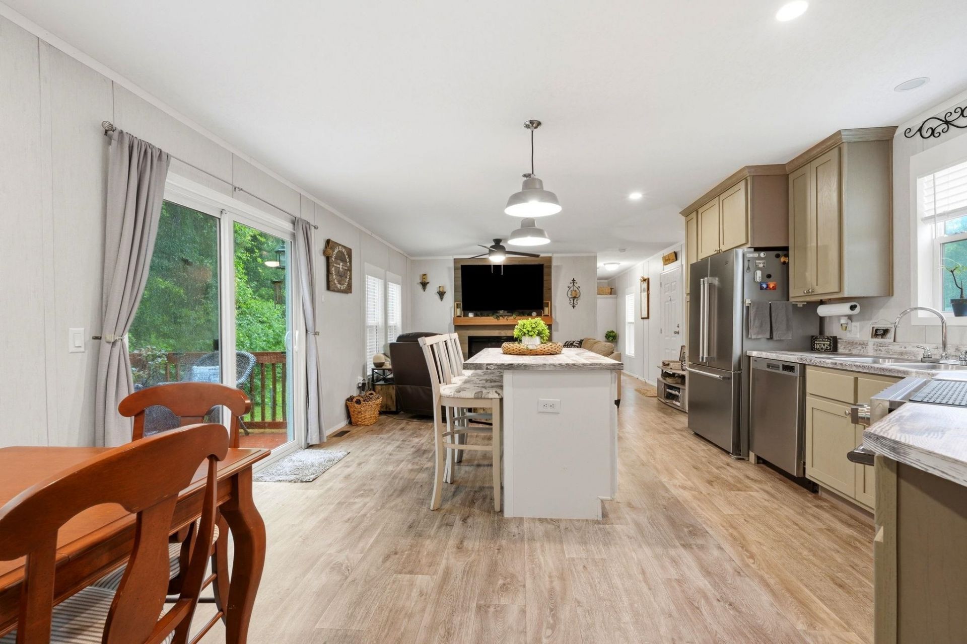 370 Edison Circle  Photo 22