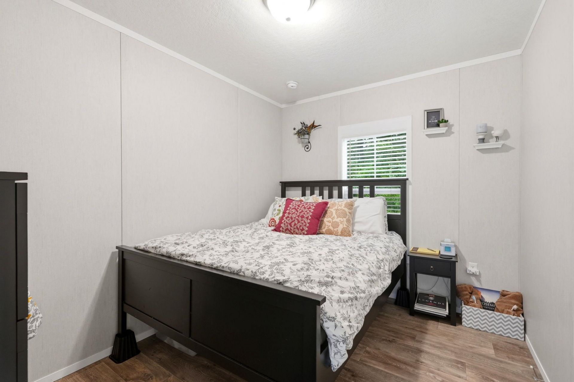 370 Edison Circle  Photo 5