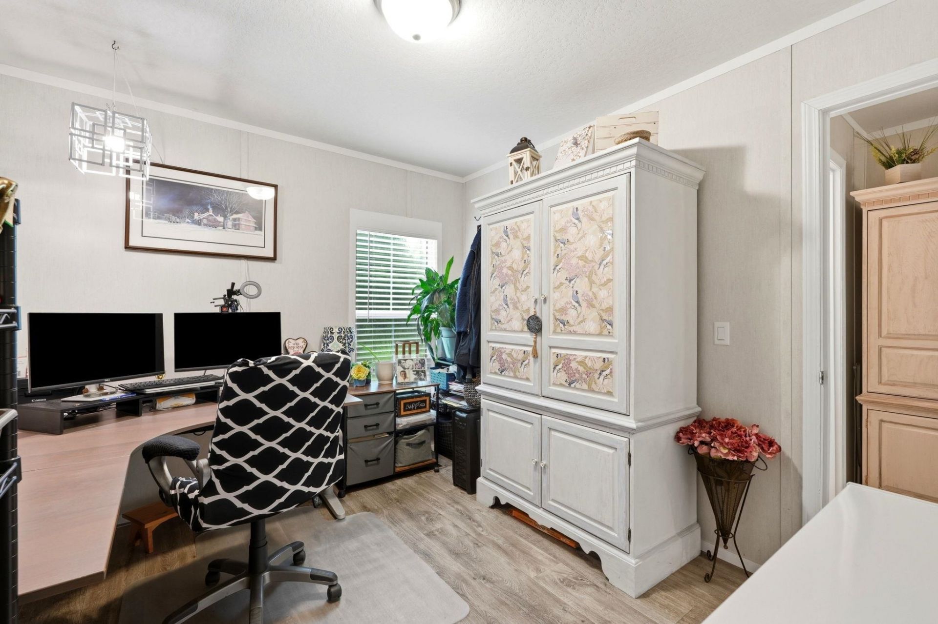 370 Edison Circle  Photo 5