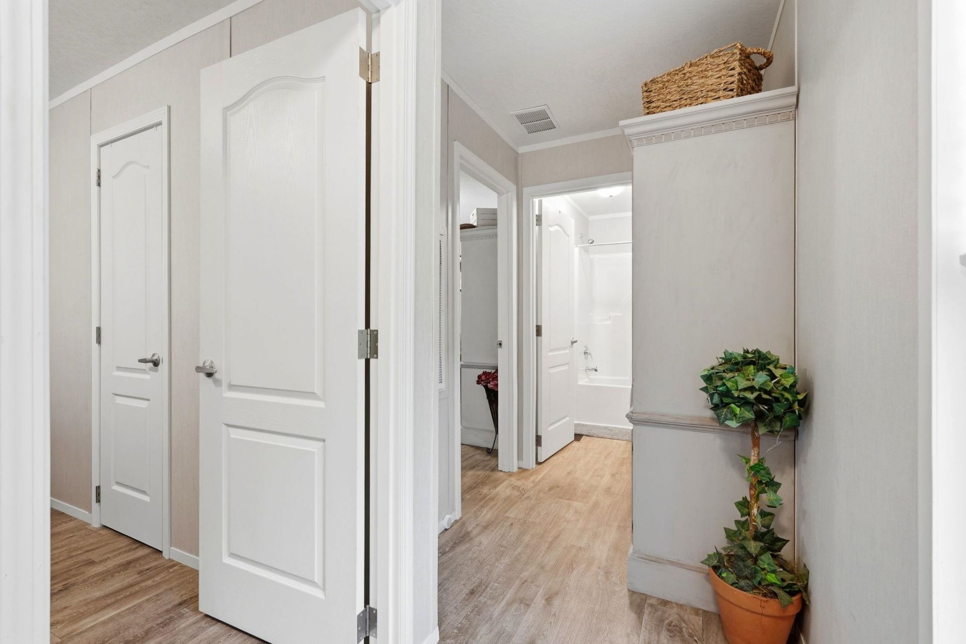 370 Edison Circle  Photo 7