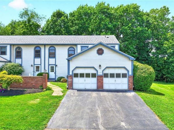 1142 Valleyview Dr , Lawrence, PA 15055