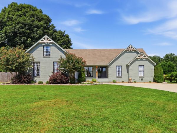 42 Starboard Ct, Estill Springs, TN 37330