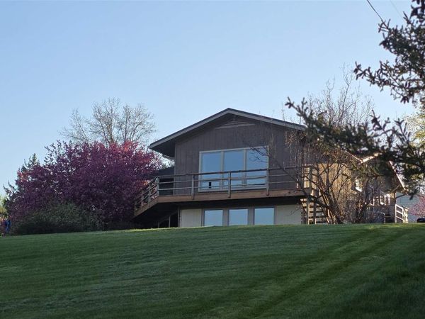 21 FAIRVIEW KNOLL NE, Iowa City, IA 52240