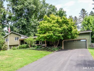 16 Pinewood, Sherman, CT 06784