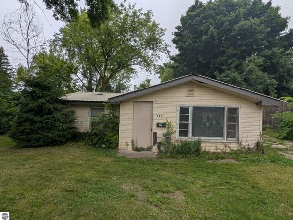 225 Valley, Alma, MI 48801