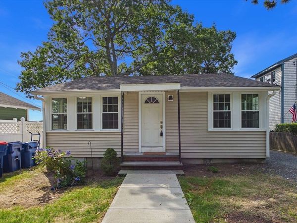 6 Pinehurst Dr, Wareham, MA 02571