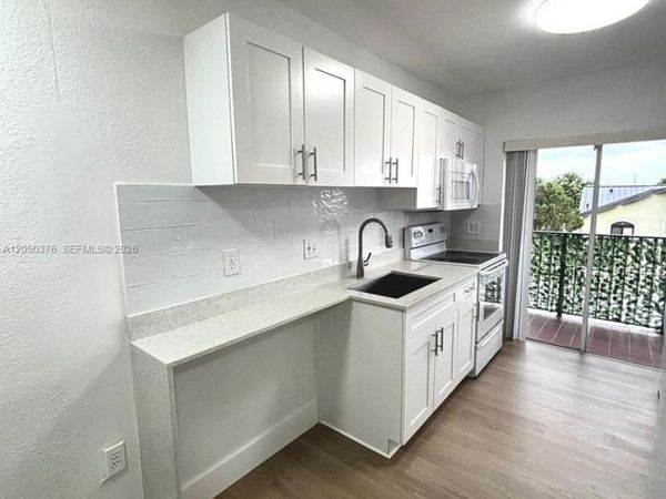 3514 W 76th St , Unit 203, Hialeah, FL 33018