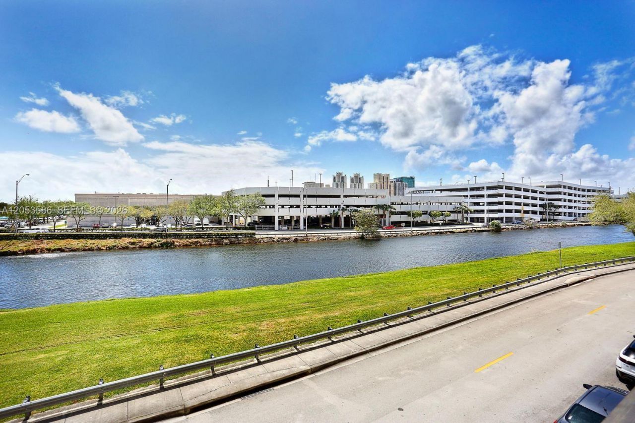 8390 SW 72nd Ave, Unit 708, Miami, FL 33143 Photo