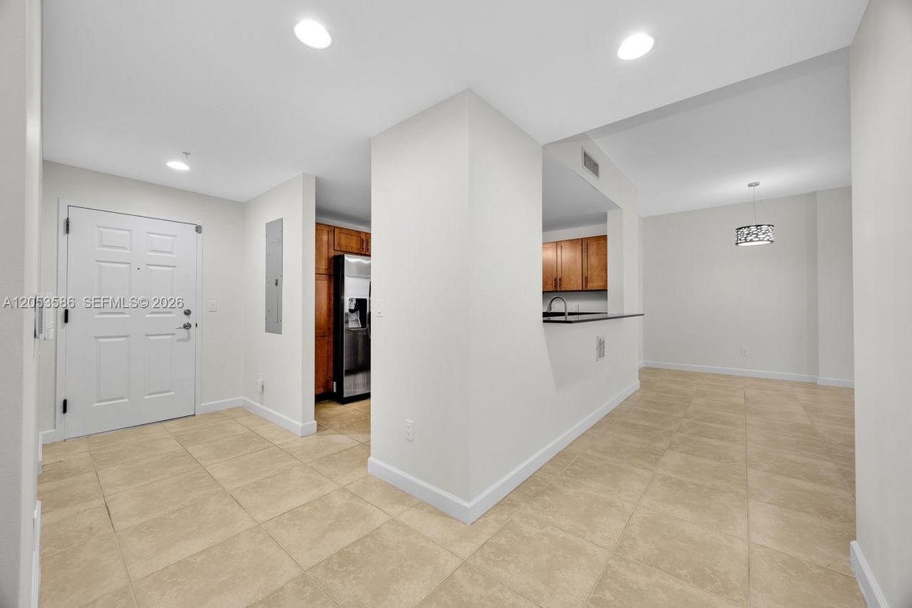 8390 SW 72nd Ave, Unit 708, Miami, FL 33143 Photo