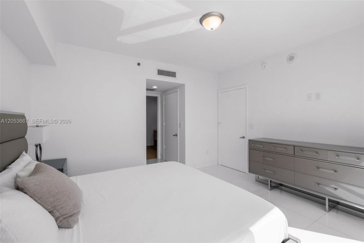 485 Brickell Ave , Unit 4410, Miami, FL 33131 Photo