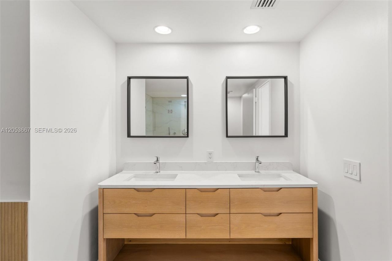 485 Brickell Ave , Unit 4410, Miami, FL 33131 Photo