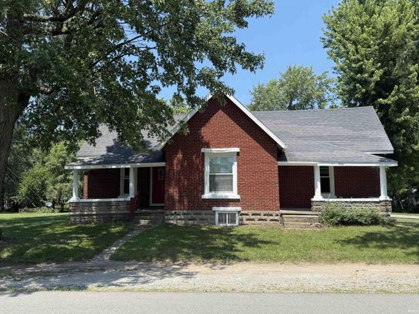714 E Main Street, Medaryville, IN 47957
