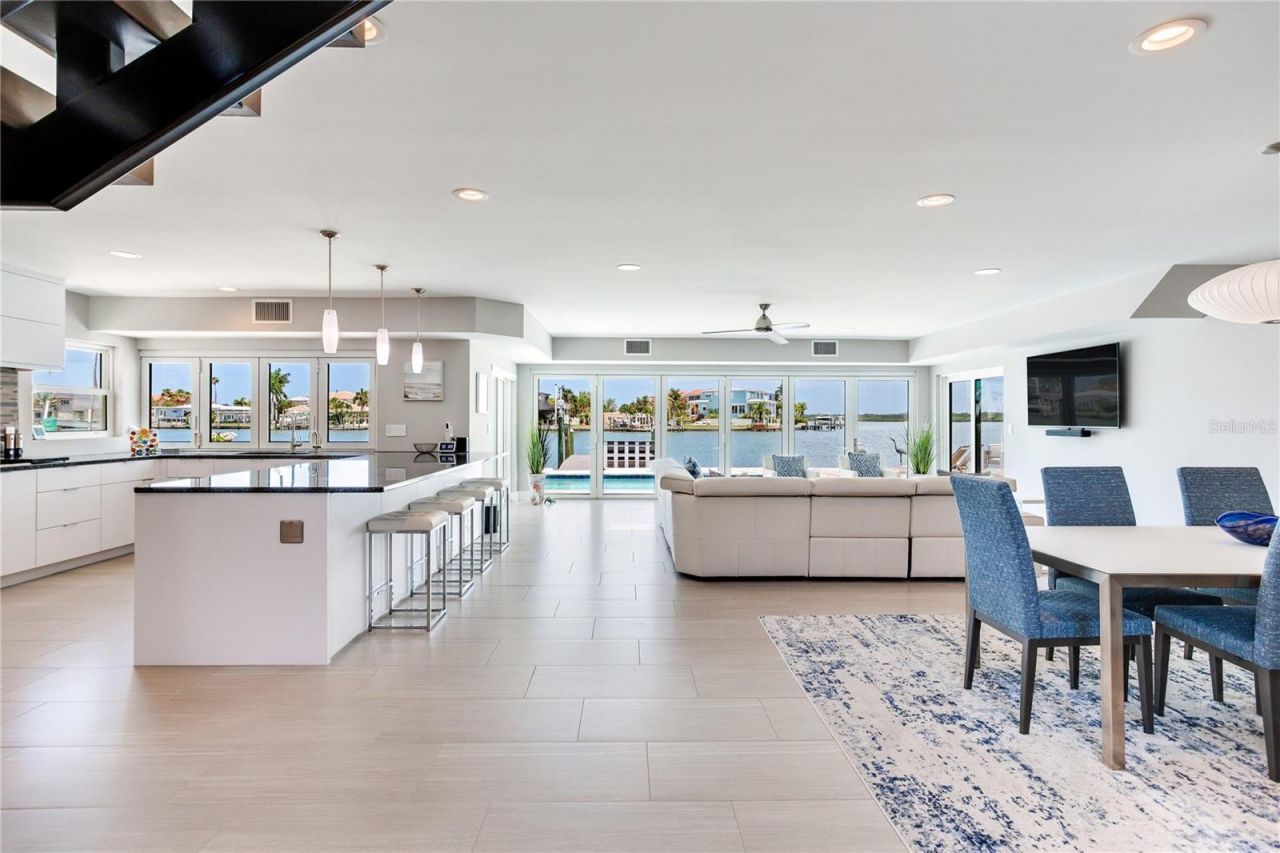 16117 4th Street E, Redington Beach, FL 33708 Photo