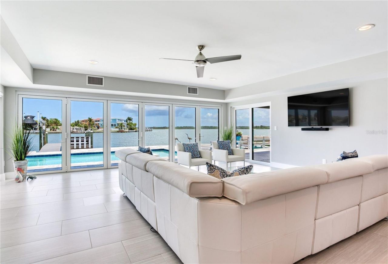 16117 4th Street E, Redington Beach, FL 33708 Photo