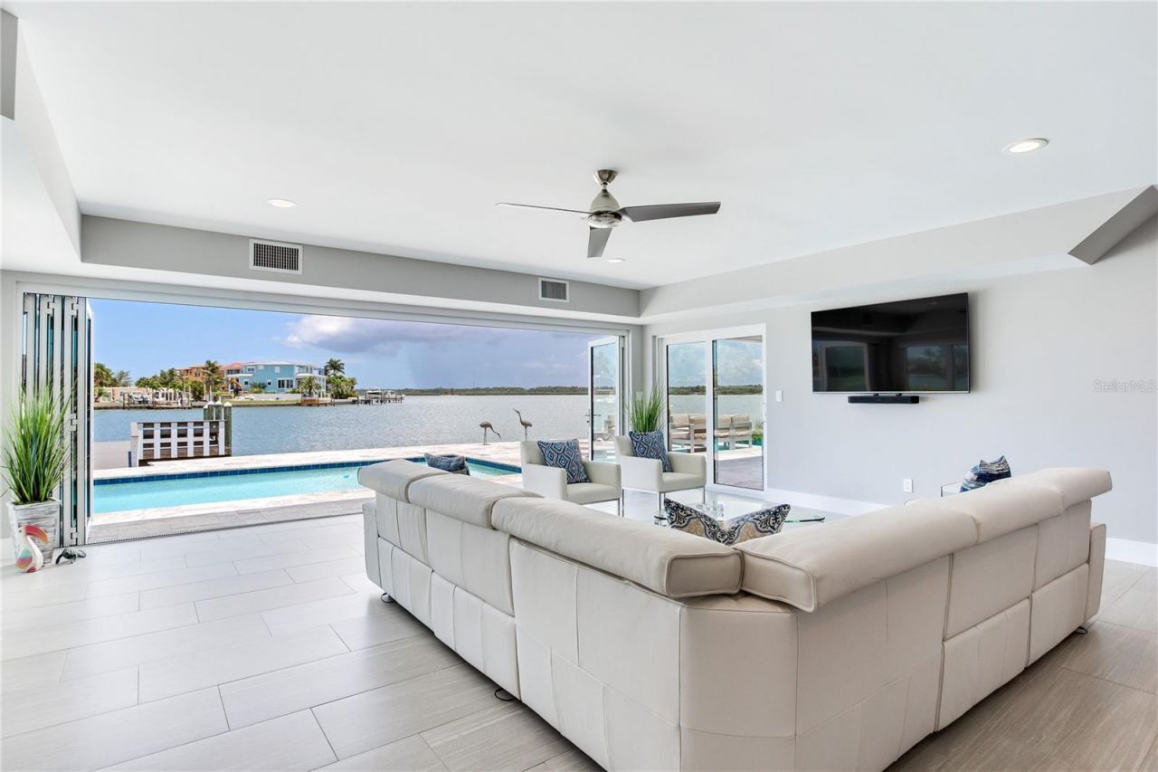 16117 4th Street E, Redington Beach, FL 33708 Photo