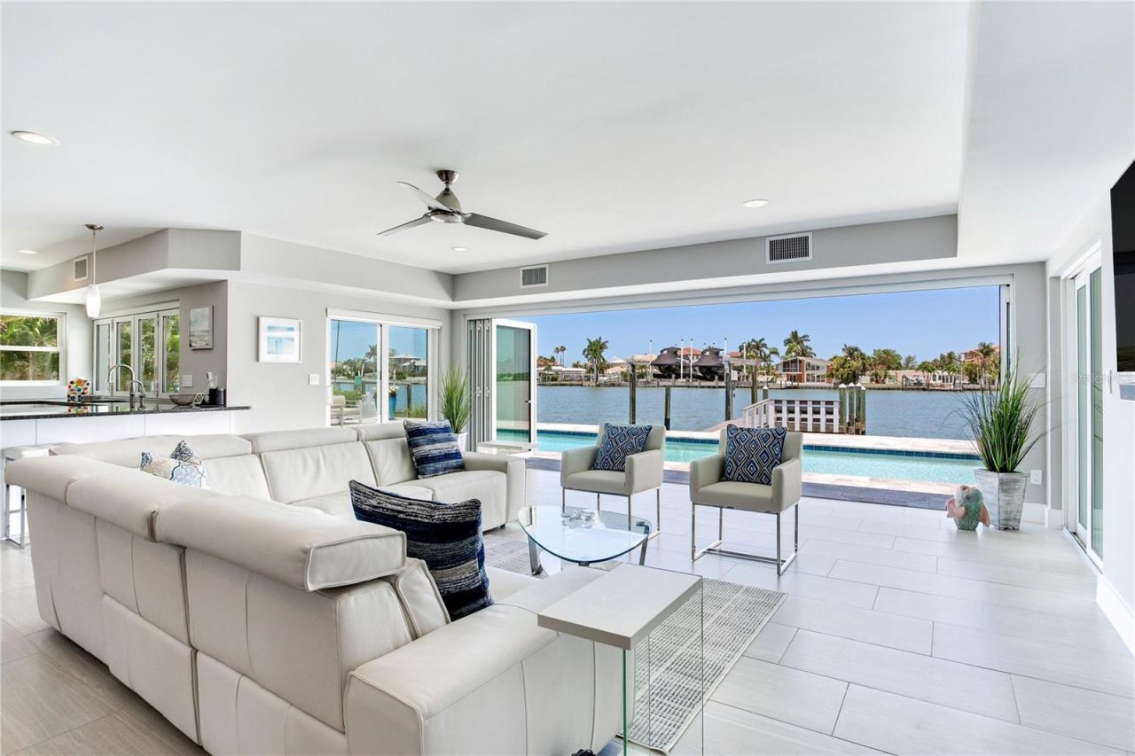 16117 4th Street E, Redington Beach, FL 33708 Photo