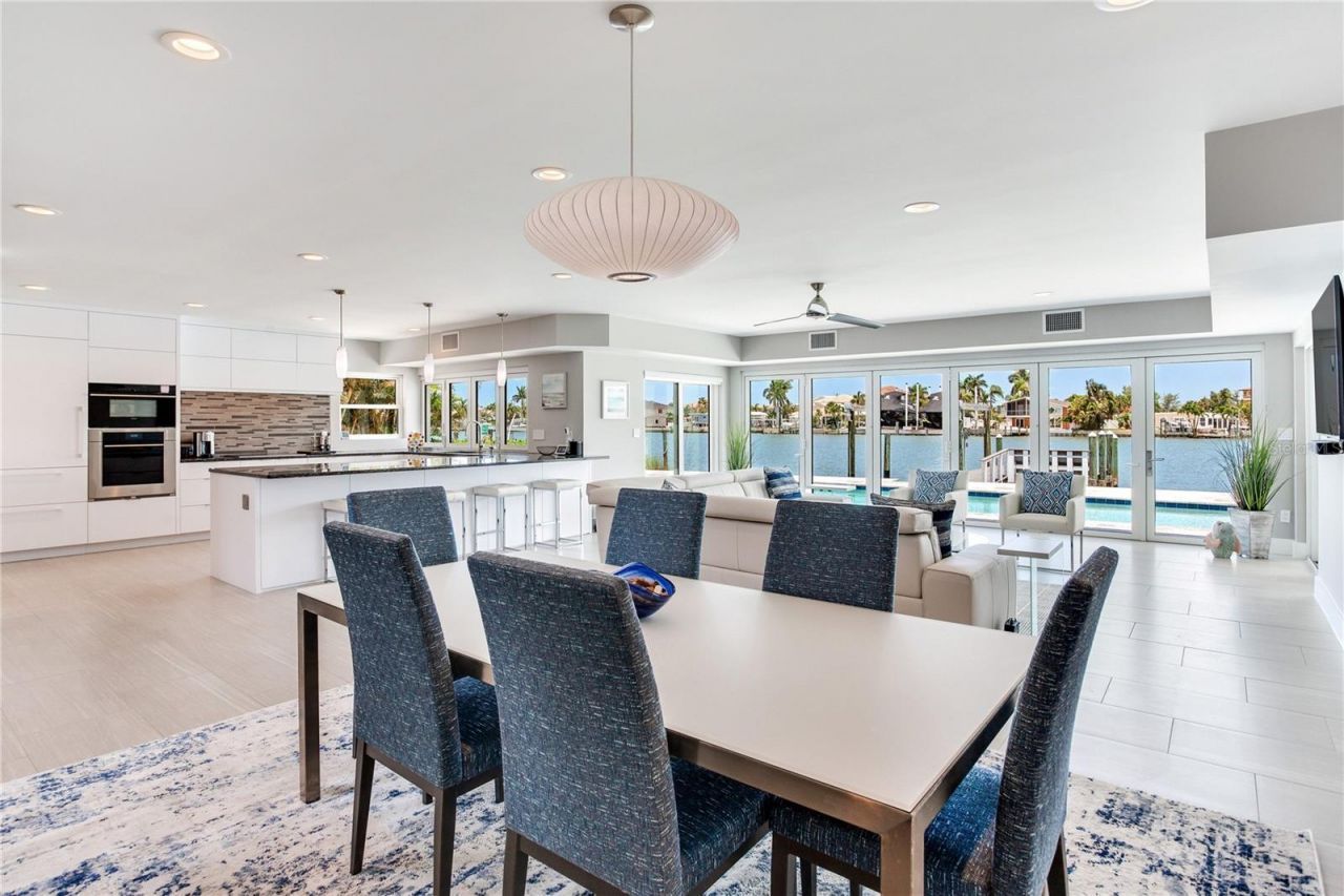 16117 4th Street E, Redington Beach, FL 33708 Photo