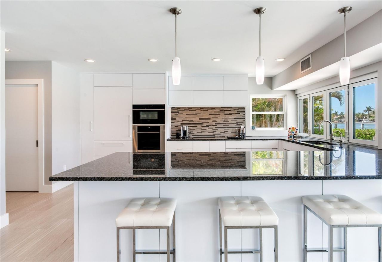 16117 4th Street E, Redington Beach, FL 33708 Photo