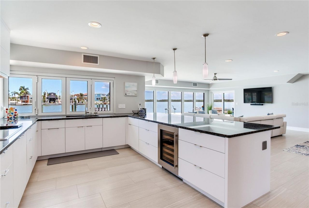 16117 4th Street E, Redington Beach, FL 33708 Photo