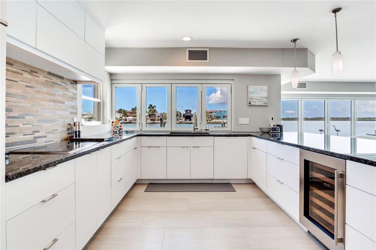 16117 4th Street E, Redington Beach, FL 33708 Photo