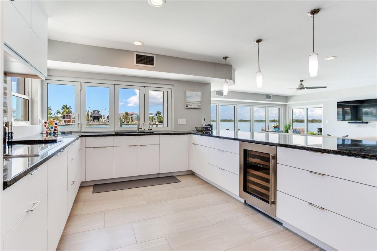 16117 4th Street E, Redington Beach, FL 33708 Photo