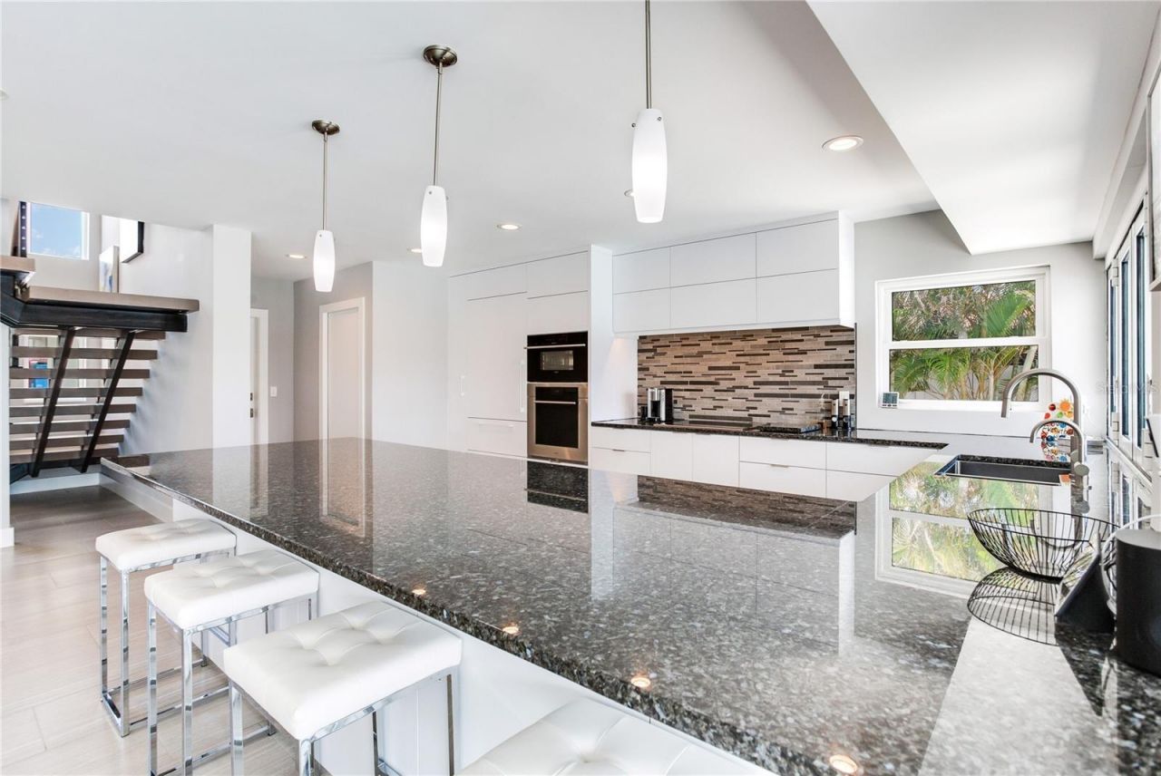 16117 4th Street E, Redington Beach, FL 33708 Photo
