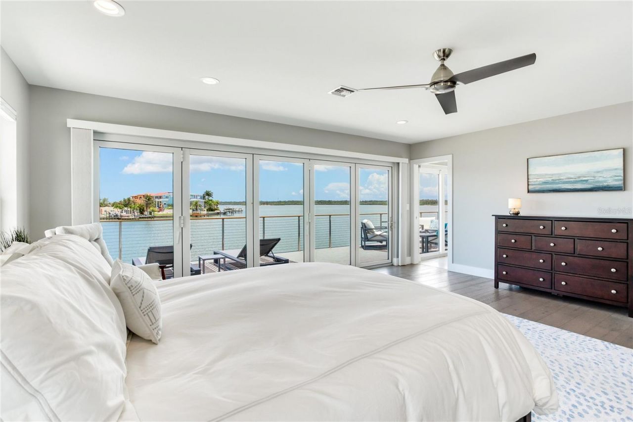 16117 4th Street E, Redington Beach, FL 33708 Photo