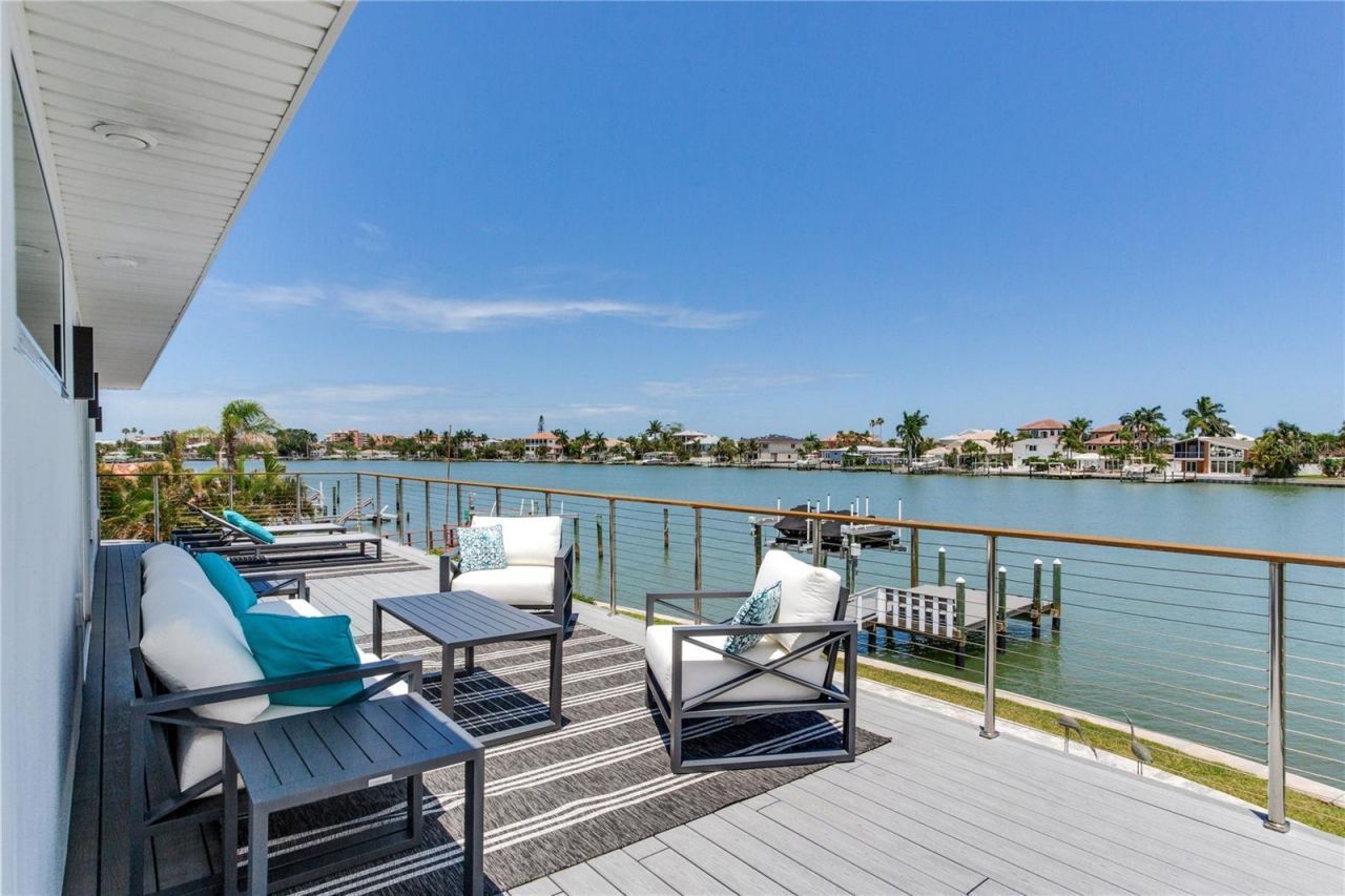 16117 4th Street E, Redington Beach, FL 33708 Photo