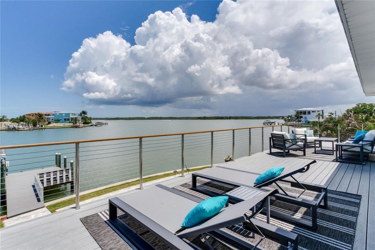 16117 4th Street E, Redington Beach, FL 33708 Photo