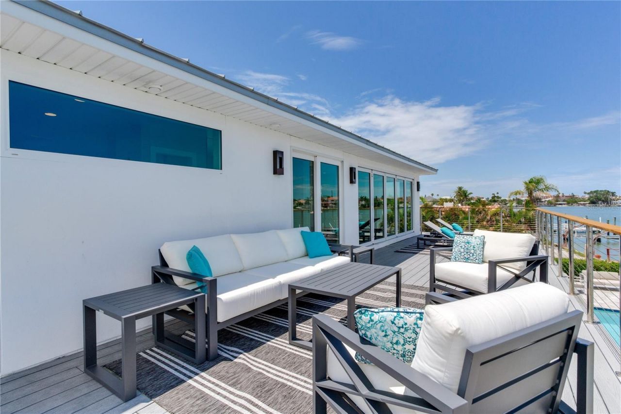 16117 4th Street E, Redington Beach, FL 33708 Photo