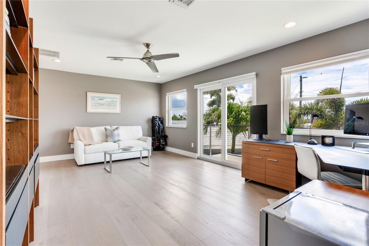 16117 4th Street E, Redington Beach, FL 33708 Photo